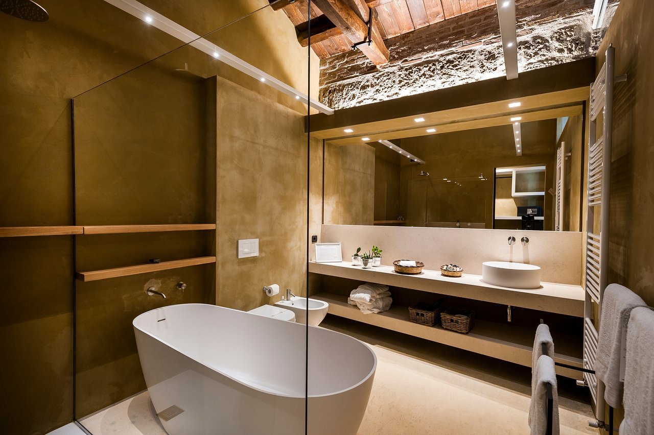 SUSAFA-guestroom-Classic Suite Bathroom.jpg