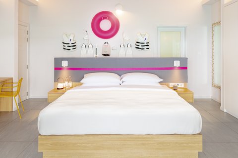 THE STANDARD MALDIVES - Photo 3