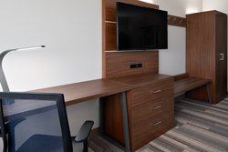  - Holiday Inn Express & Suites Elkhorn - I-43, Exit 25