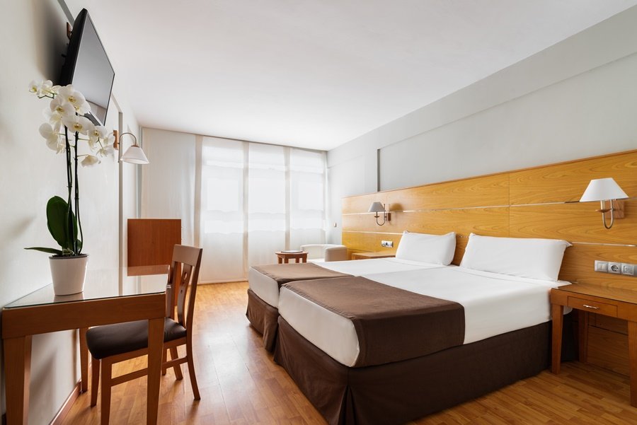 EXE LAS PALMAS-guestroom-604065 Guest Room.jpg