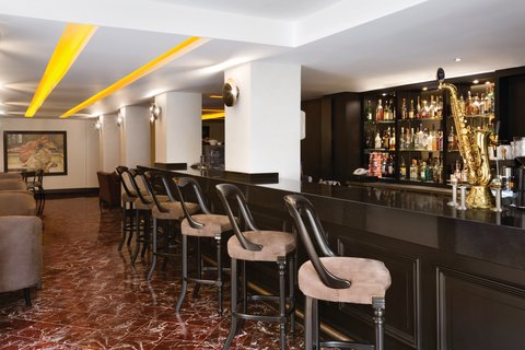 Bar and Lounge