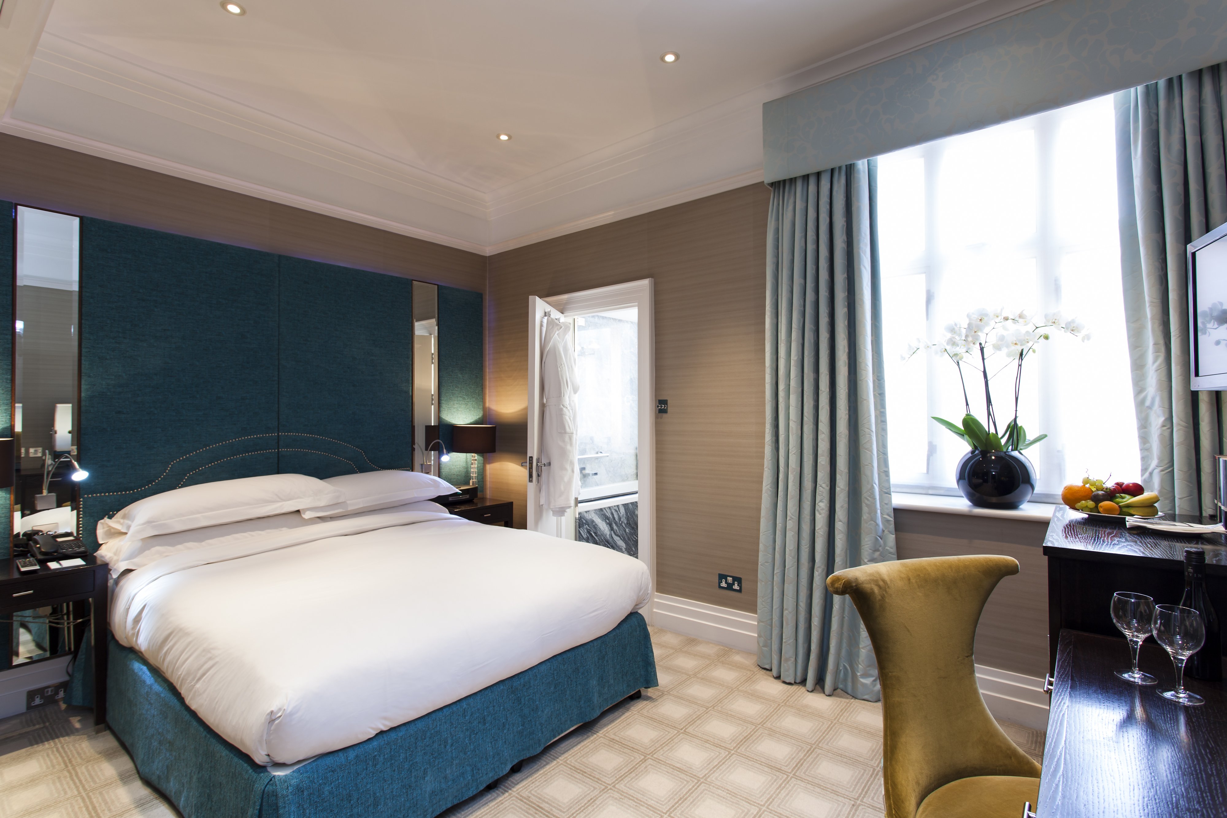 The Capital-guestroom-Standard Queen - Bedroom.jpg