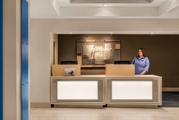 Holiday Inn Express & Suites