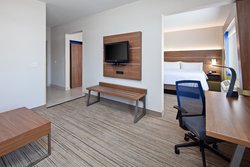  - Holiday Inn Express & Suites Tulare - CA 99, Exit 88
