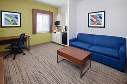  - Holiday Inn Express & Suites Tulare - CA 99, Exit 88