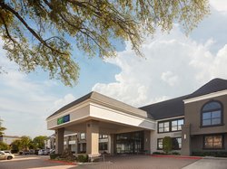  - Holiday Inn Express & Suites Airport Irving