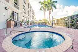 - Holiday Inn Express & Suites Clewiston