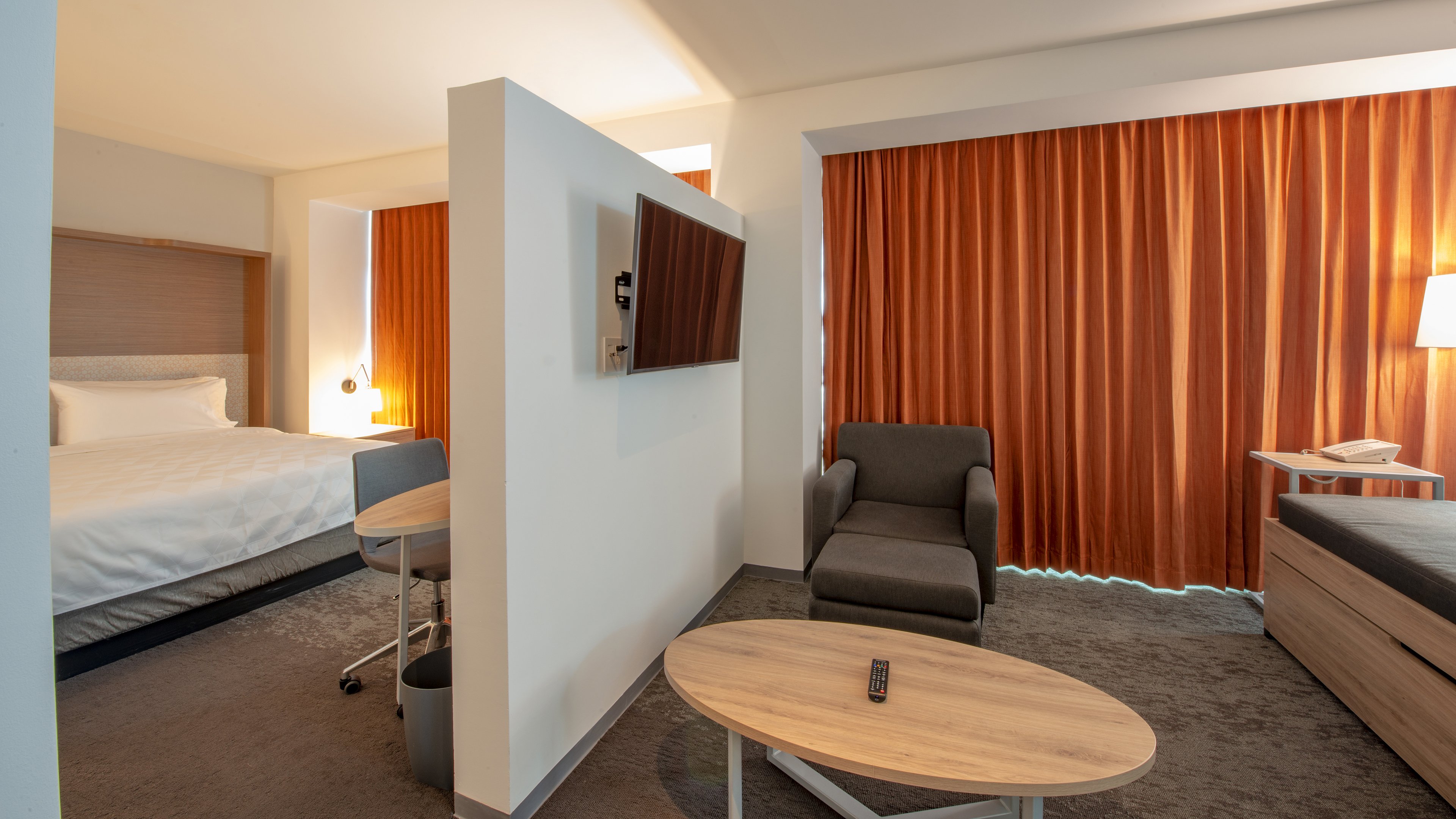 HOLIDAY INN STES MERIDA LA ISLA BY-guestroom-Suite.jpg