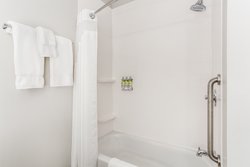  - Holiday Inn Express & Suites Ottawa - I-80, Exit 90