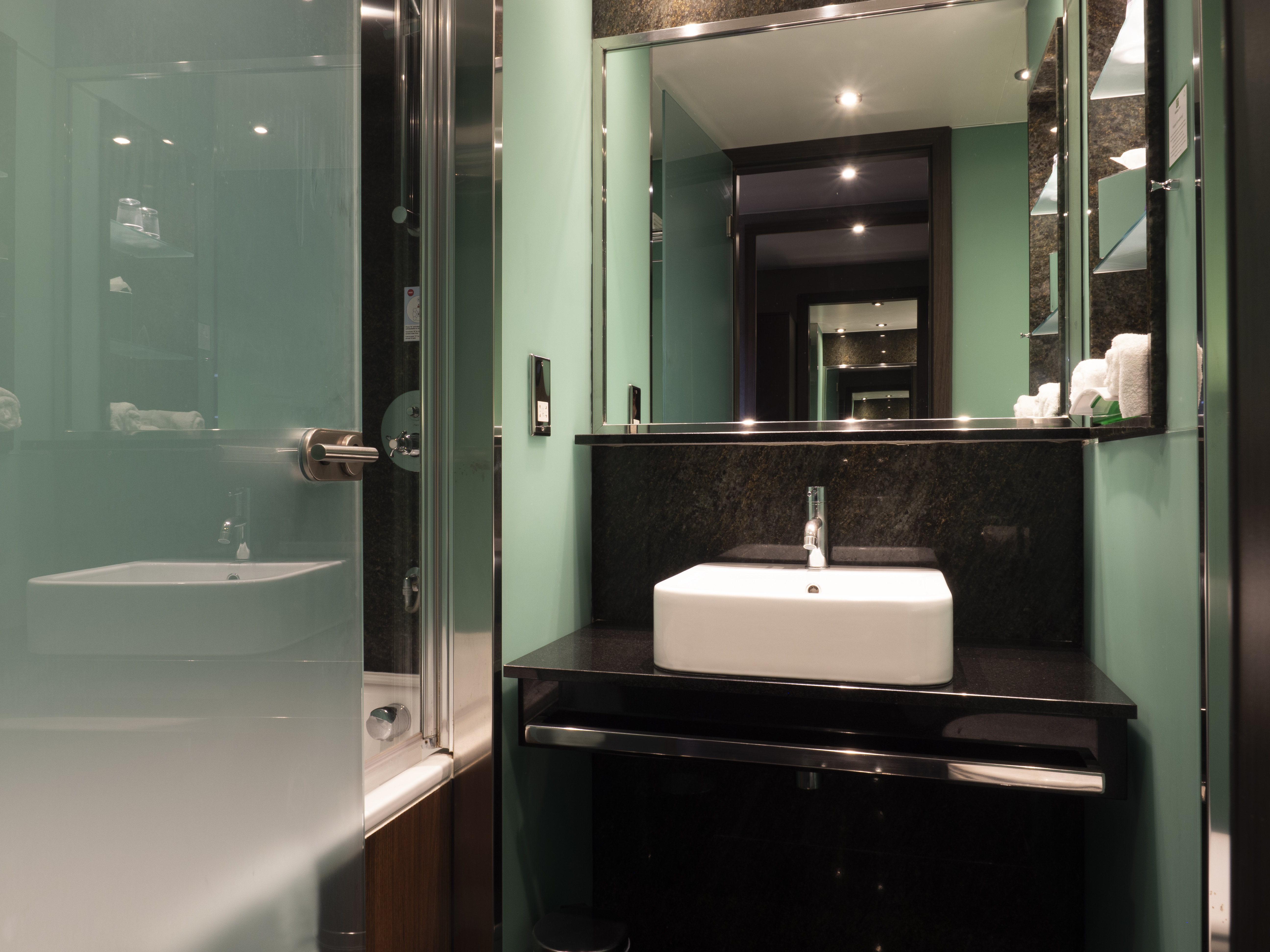 CROWNE PLAZA LONDON KINGSTON-guestroom-Standard Bathroom.jpg