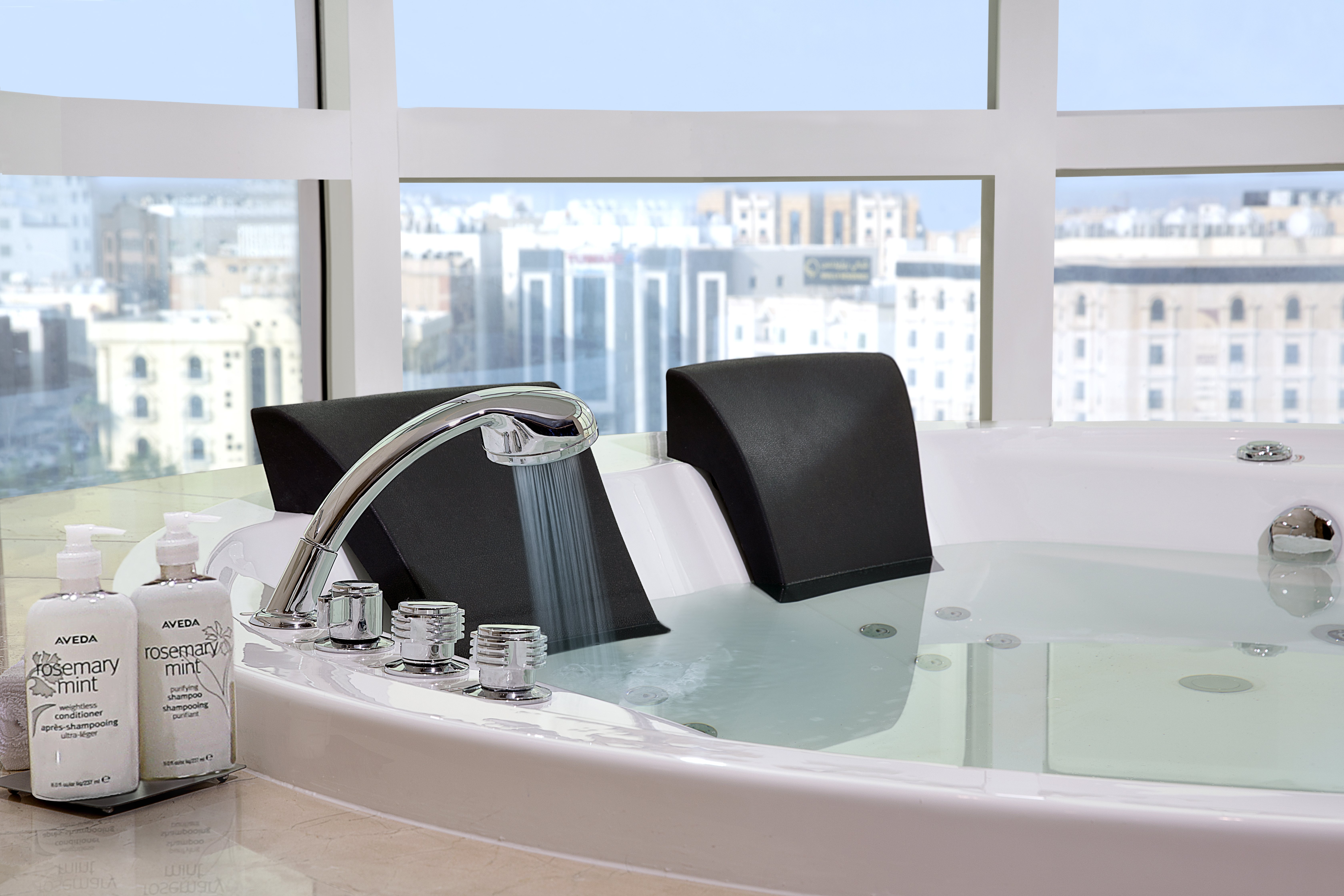 VOCO AL KHOBAR BY IHG-guestroom-Jacuzzi with Stillworks amenities, available in all suites.jpg