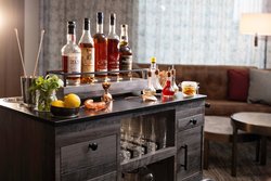  - Hotel Distil Louisville - I-64, Exits 4 & 5B