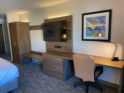  - Holiday Inn Express & Suites Chatsworth