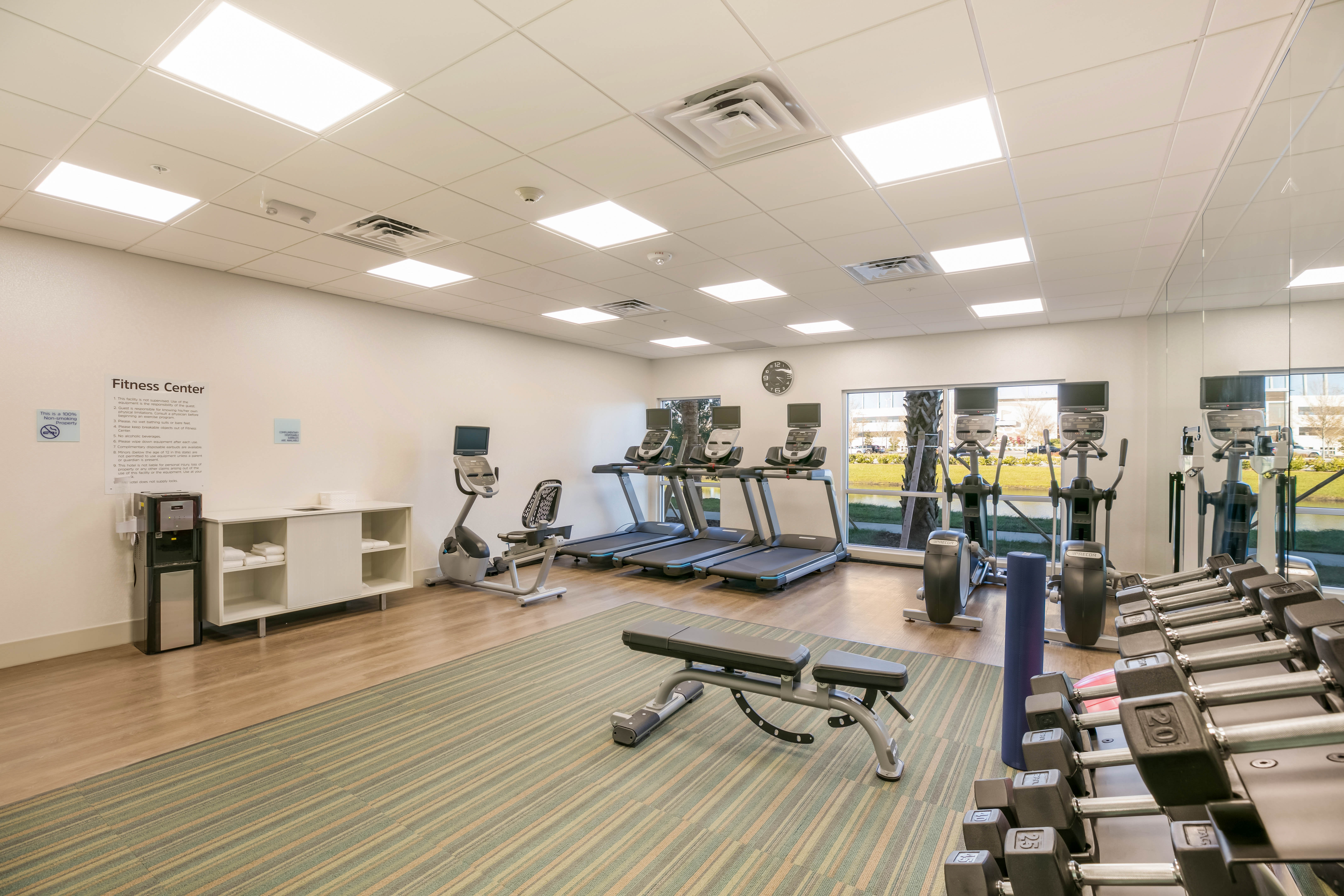 Holiday Inn Express & Suites, Jacksonville Town Center, photo 6