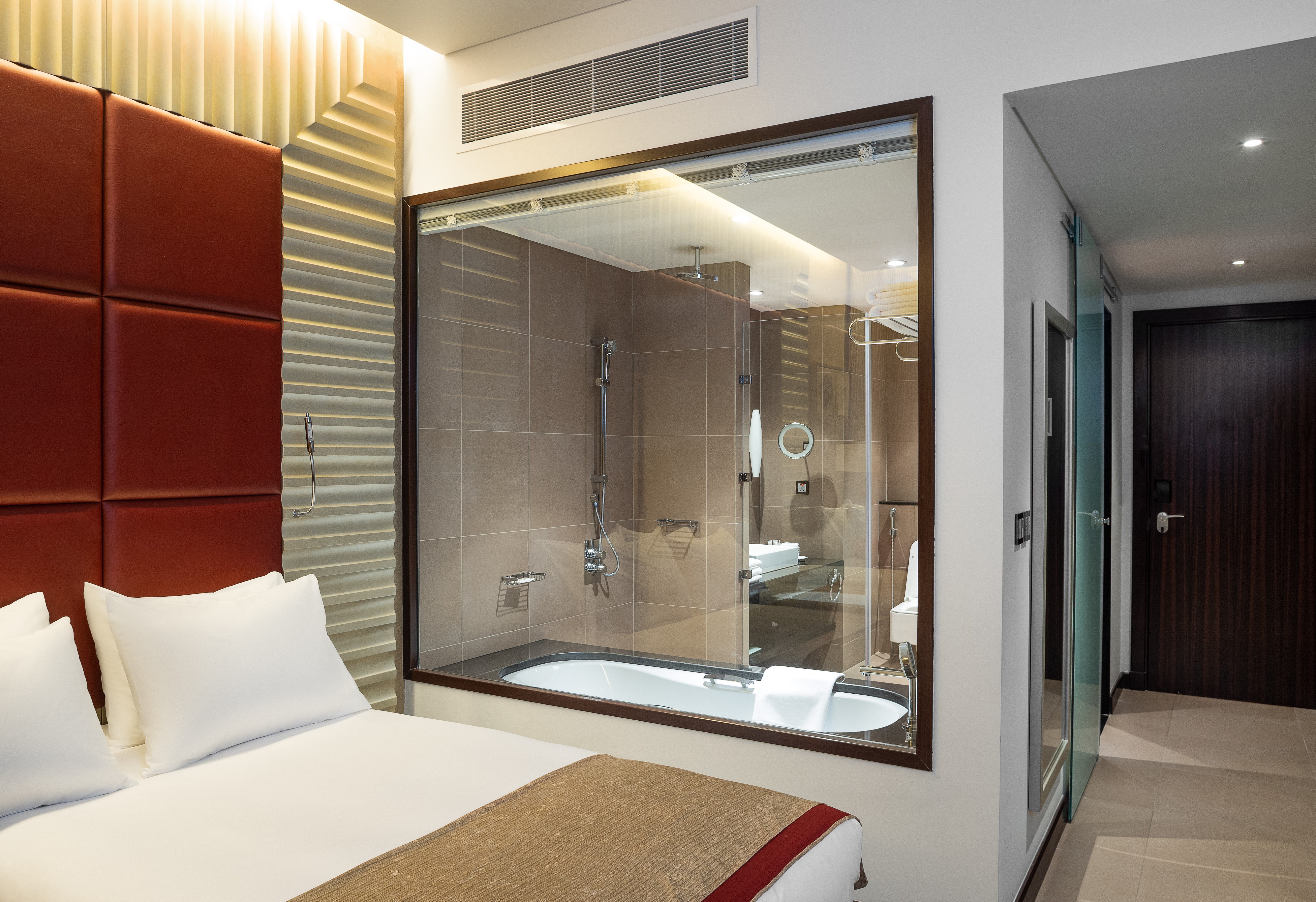 CROWNE PLAZA ITCC BY IHG-guestroom-Guest Room With Latest Technology .jpg