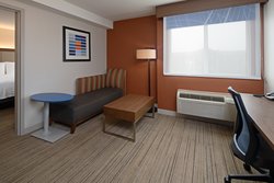  - Holiday Inn Express & Suites Airport SeaTac
