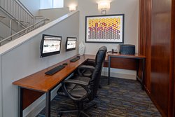  - Holiday Inn Express & Suites Airport SeaTac