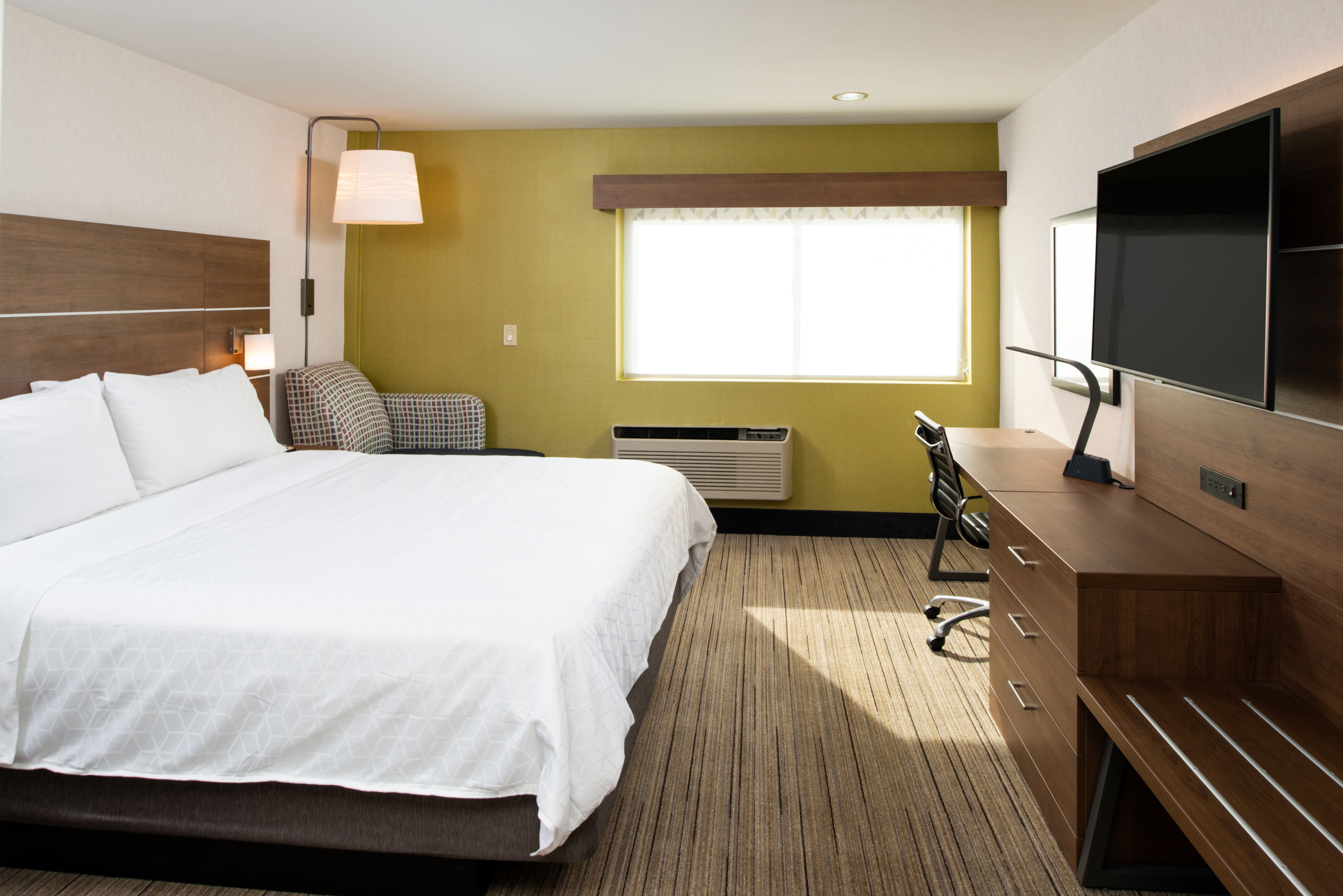 HOLIDAY INN EXP STES DOWNTOWN WEST, photo 3