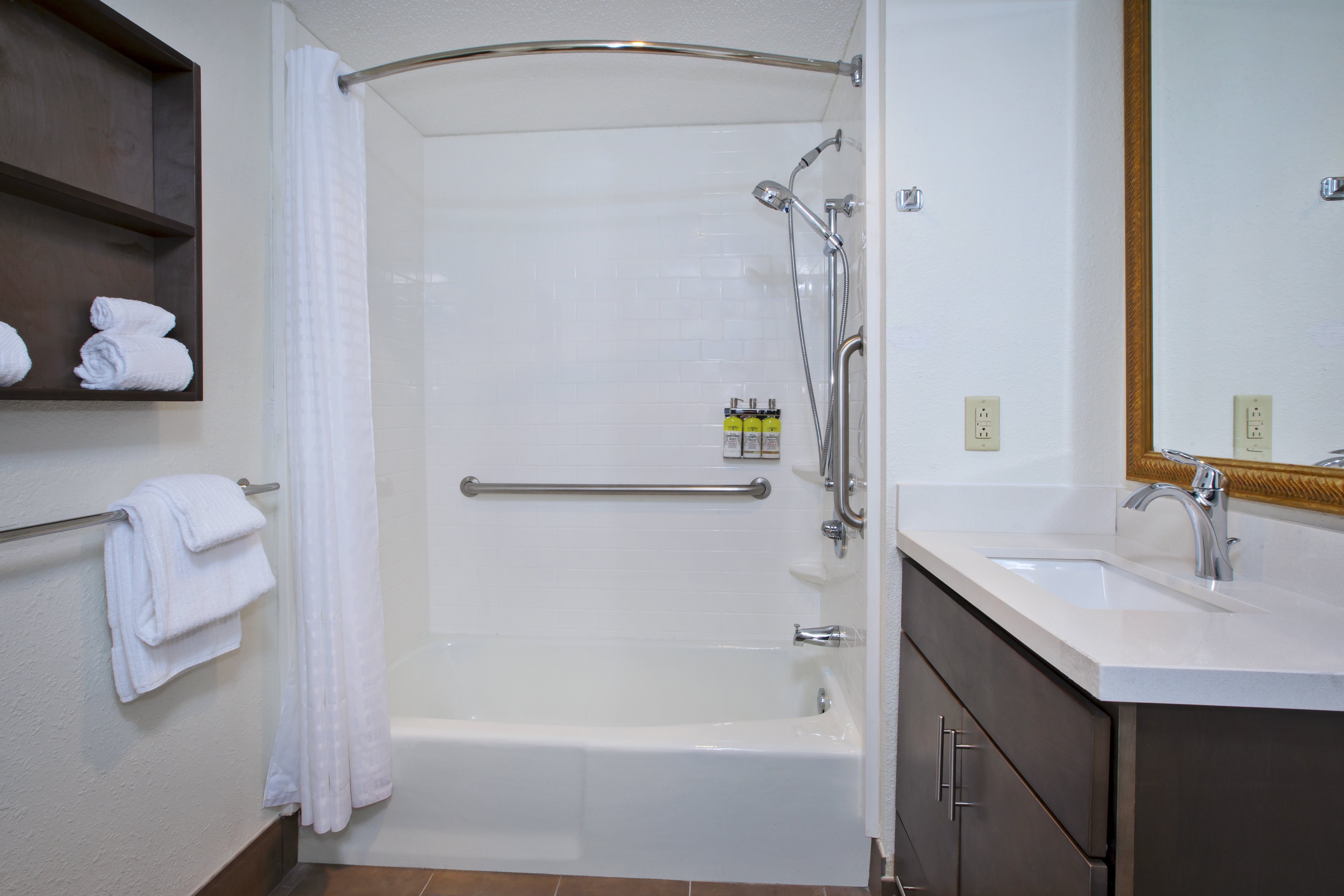 CANDLEWOOD SUITES GRAND RAPIDS AIRP-guestroom-Guest Bathroom .jpg