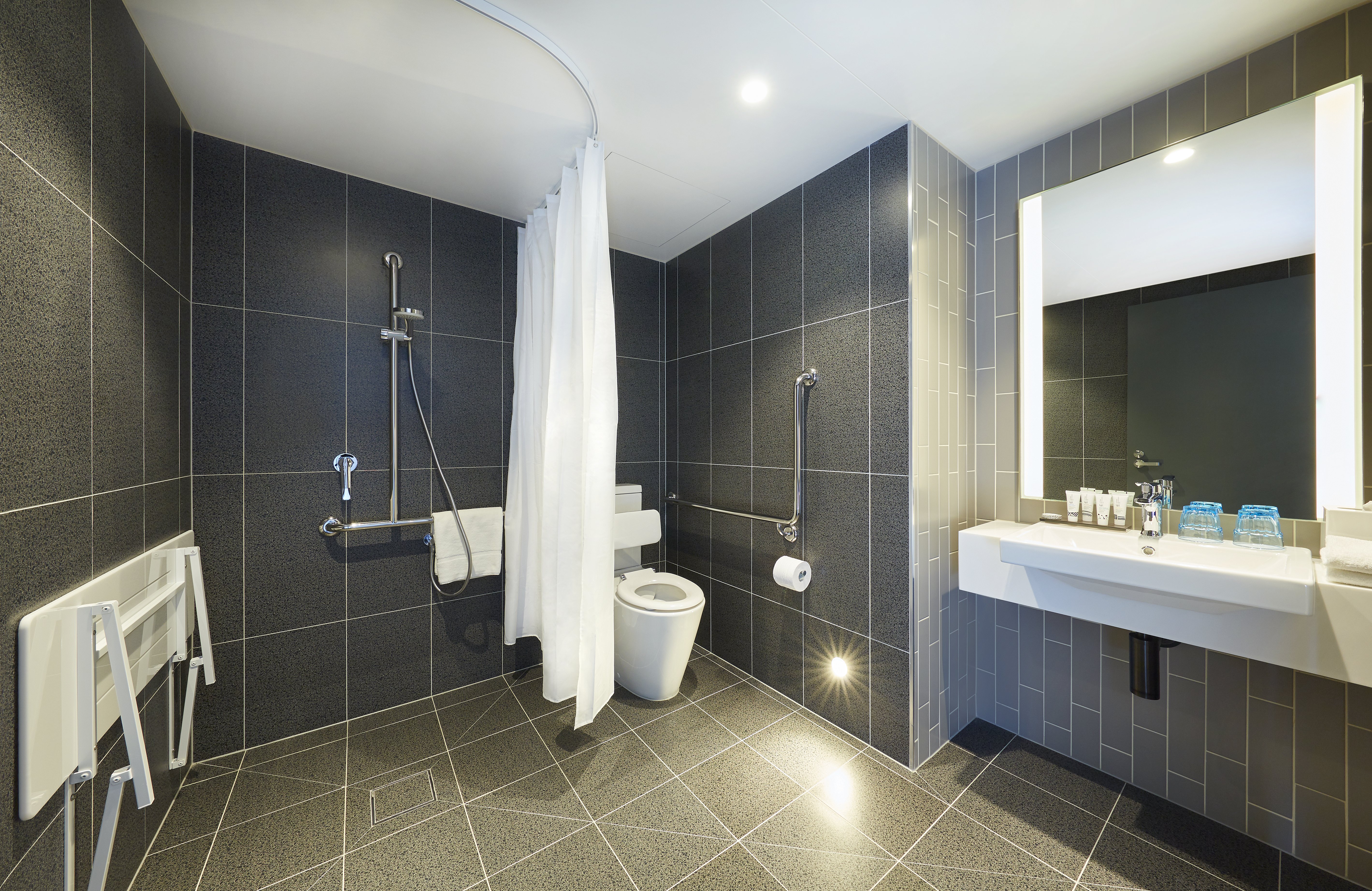 HOLIDAY INN EXP SOUTHBANK BY IHG-guestroom-Guest Bathroom.jpg