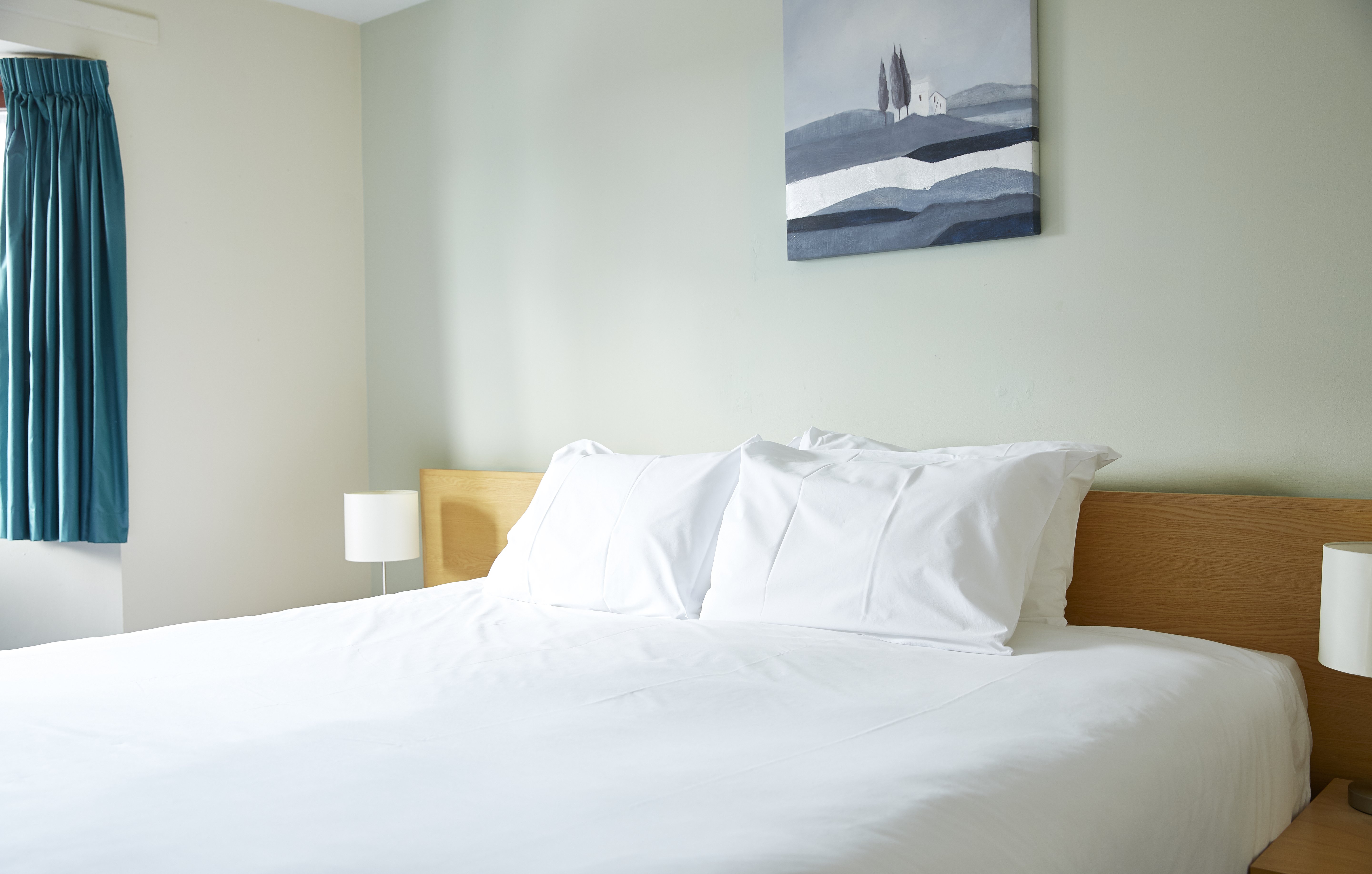 Caledonian Hotel-guestroom-Double Room.jpg