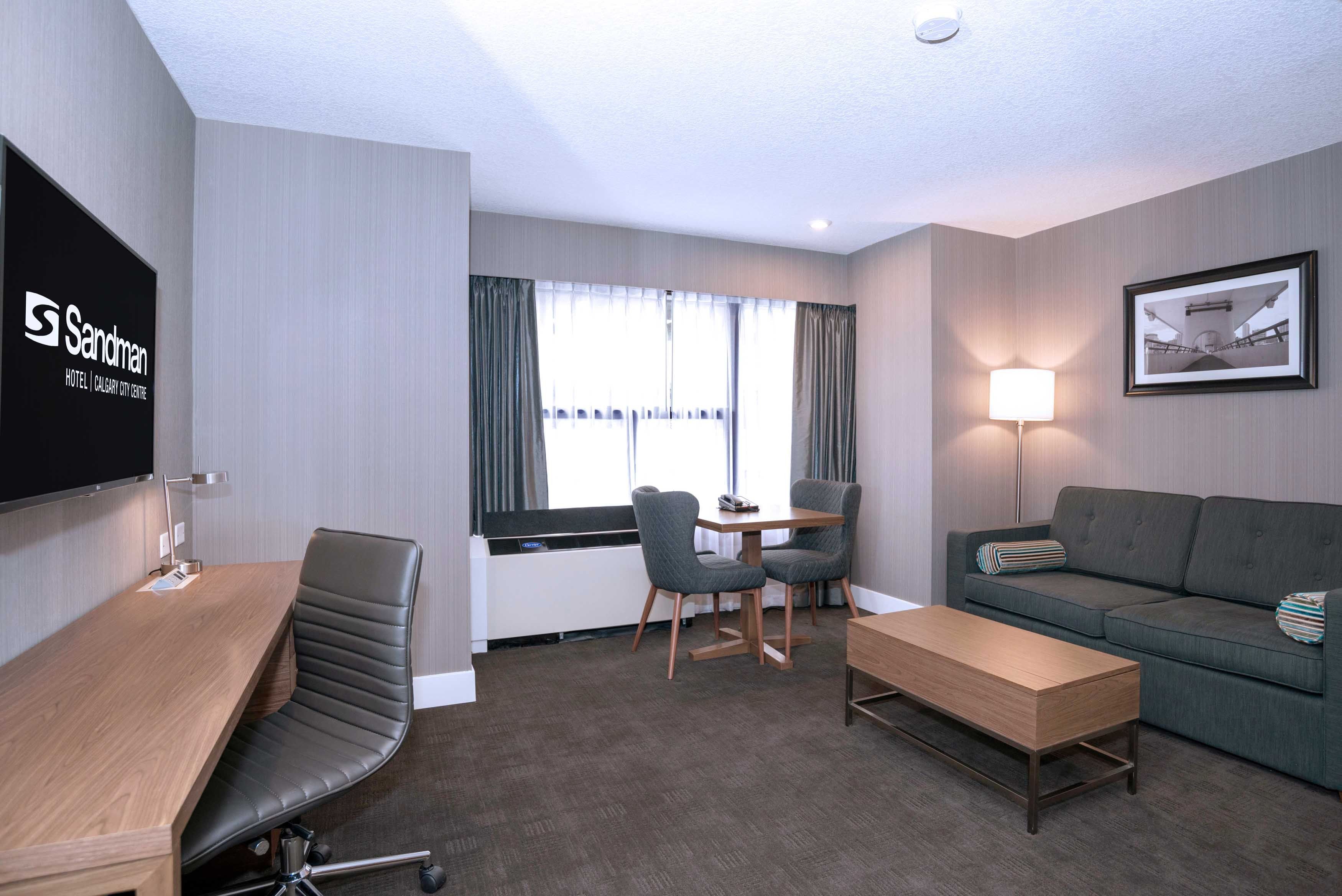 Corporate King Suite + Sofa Bed