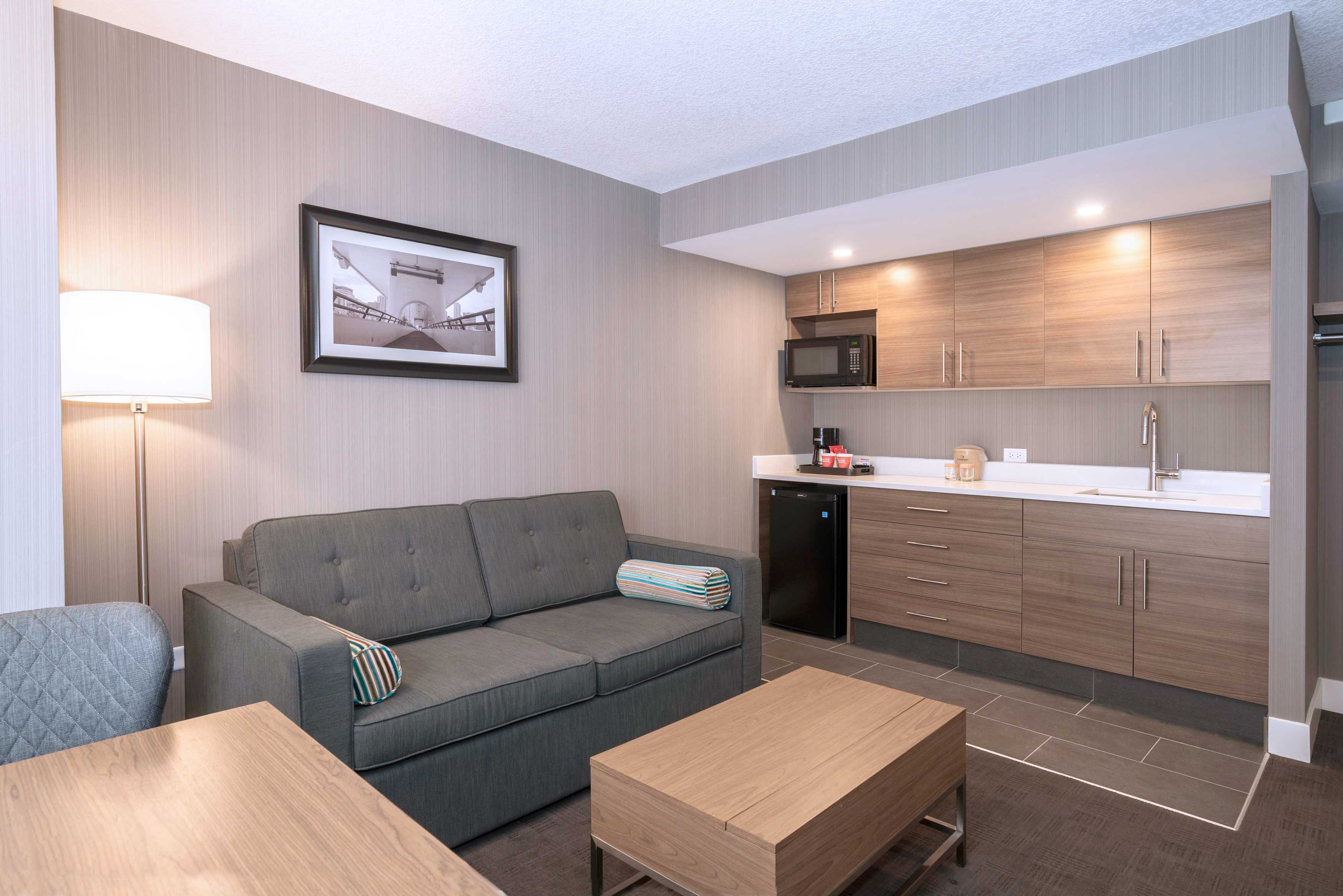 Corporate King Suite + Sofa Bed