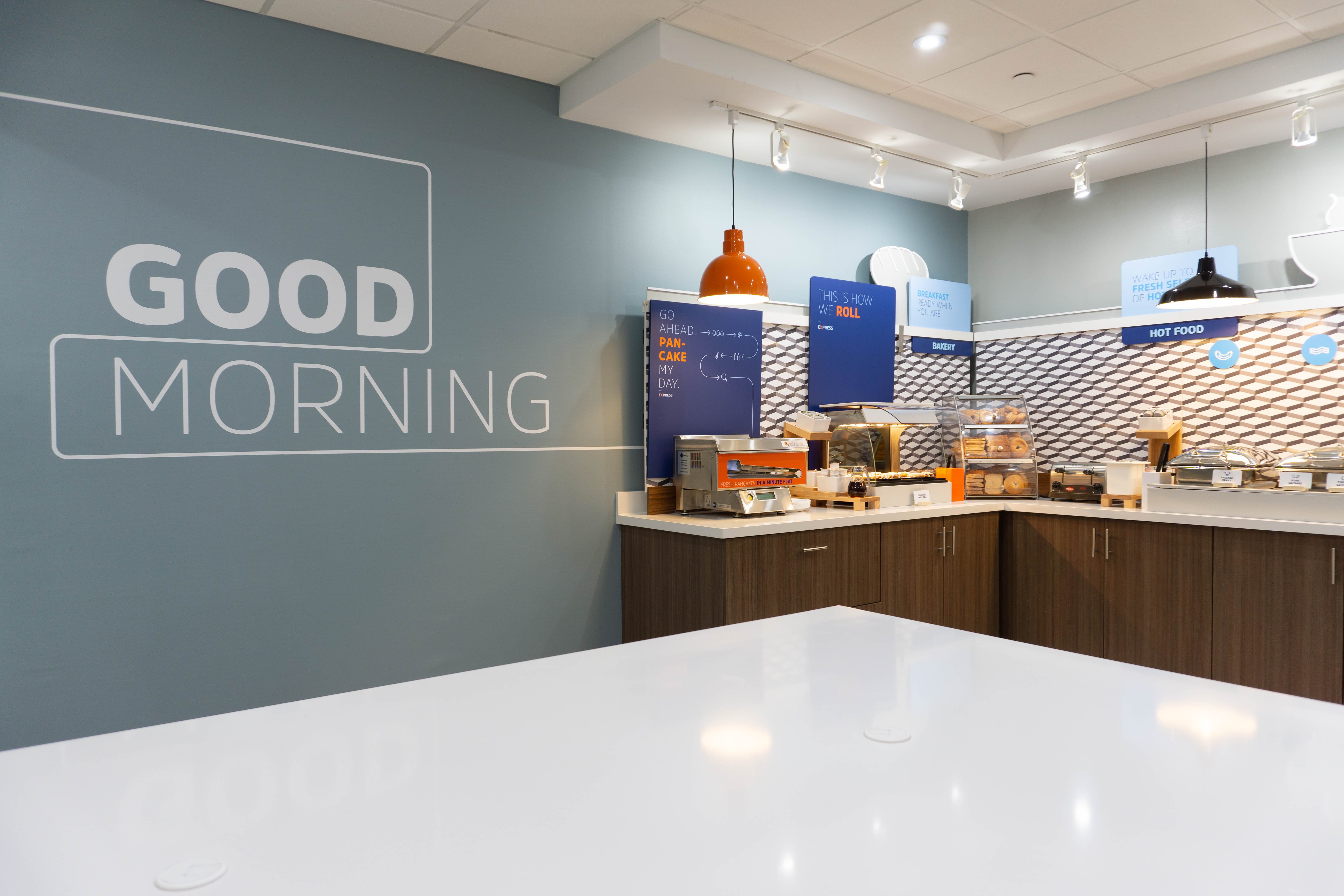 HOLIDAY INN EXP STES DOWNTOWN WEST, photo 6
