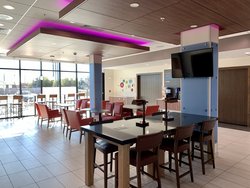  - Holiday Inn Express & Suites North Phoenix - I-17, Exit 218