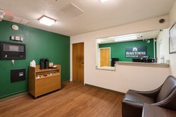  - HomeTowne Studios Livonia - I-96, Exit 176