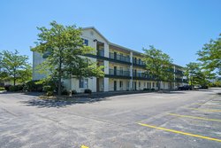  - HomeTowne Studios Waukegan