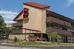  - Red Roof Plus+ Inn & Suites Forest Park St Louis - I-44, Exit 286