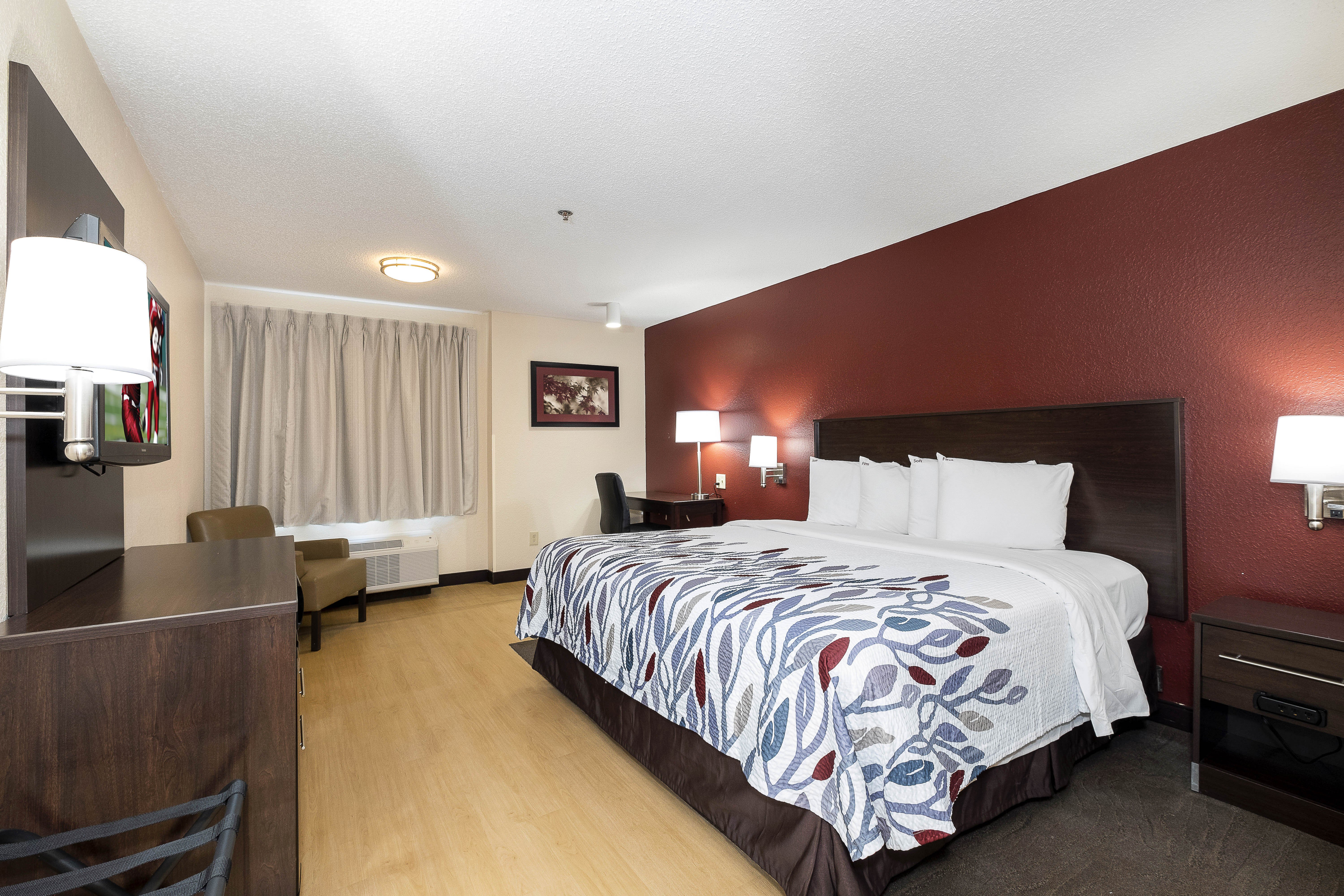 RED ROOF RALEIGH SOUTHWEST-CARY-guestroom-Superior King.jpg