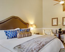  - Carriage House Inn Carmel