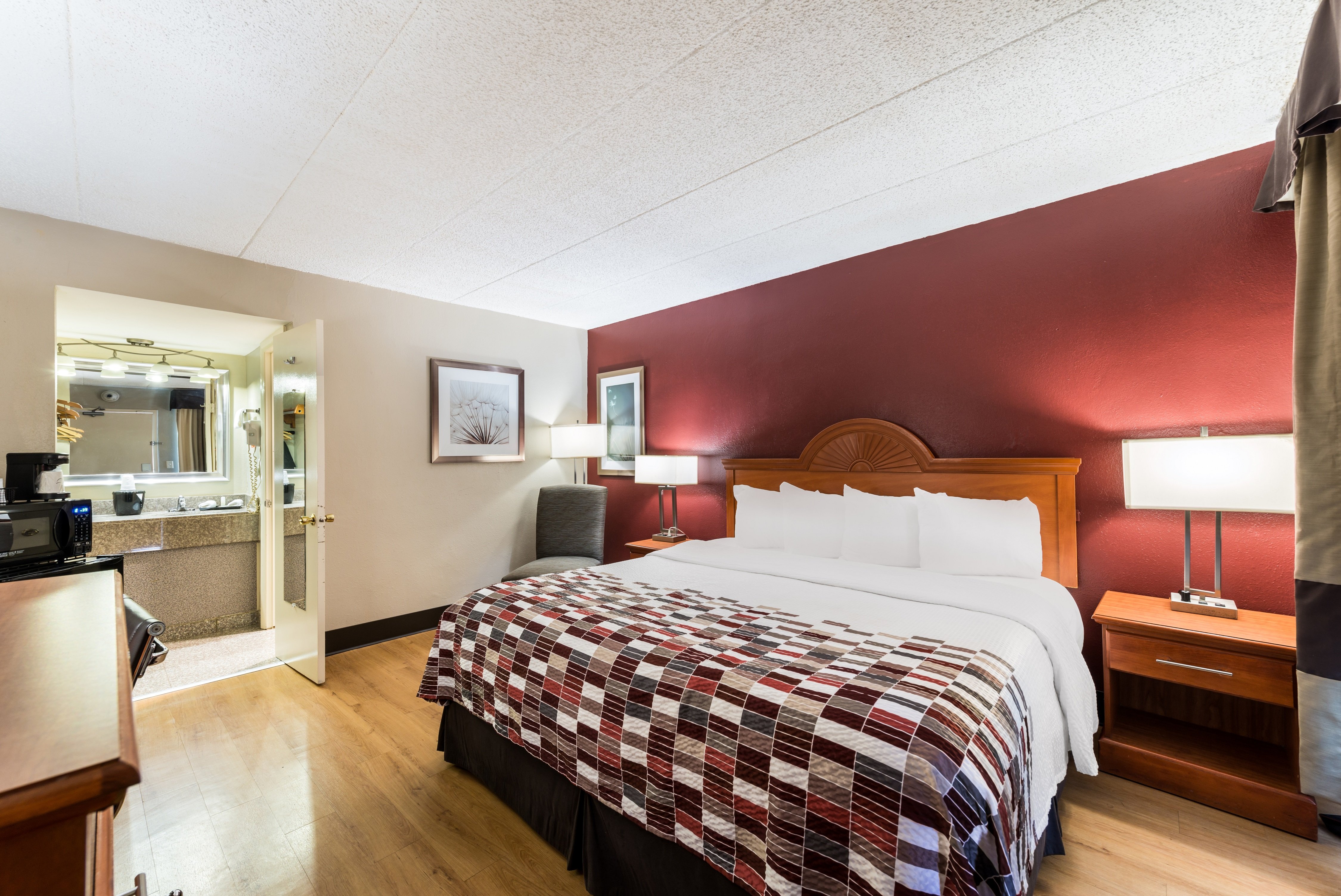 RED ROOF MORTON GROVE-guestroom-Guest Room.jpg