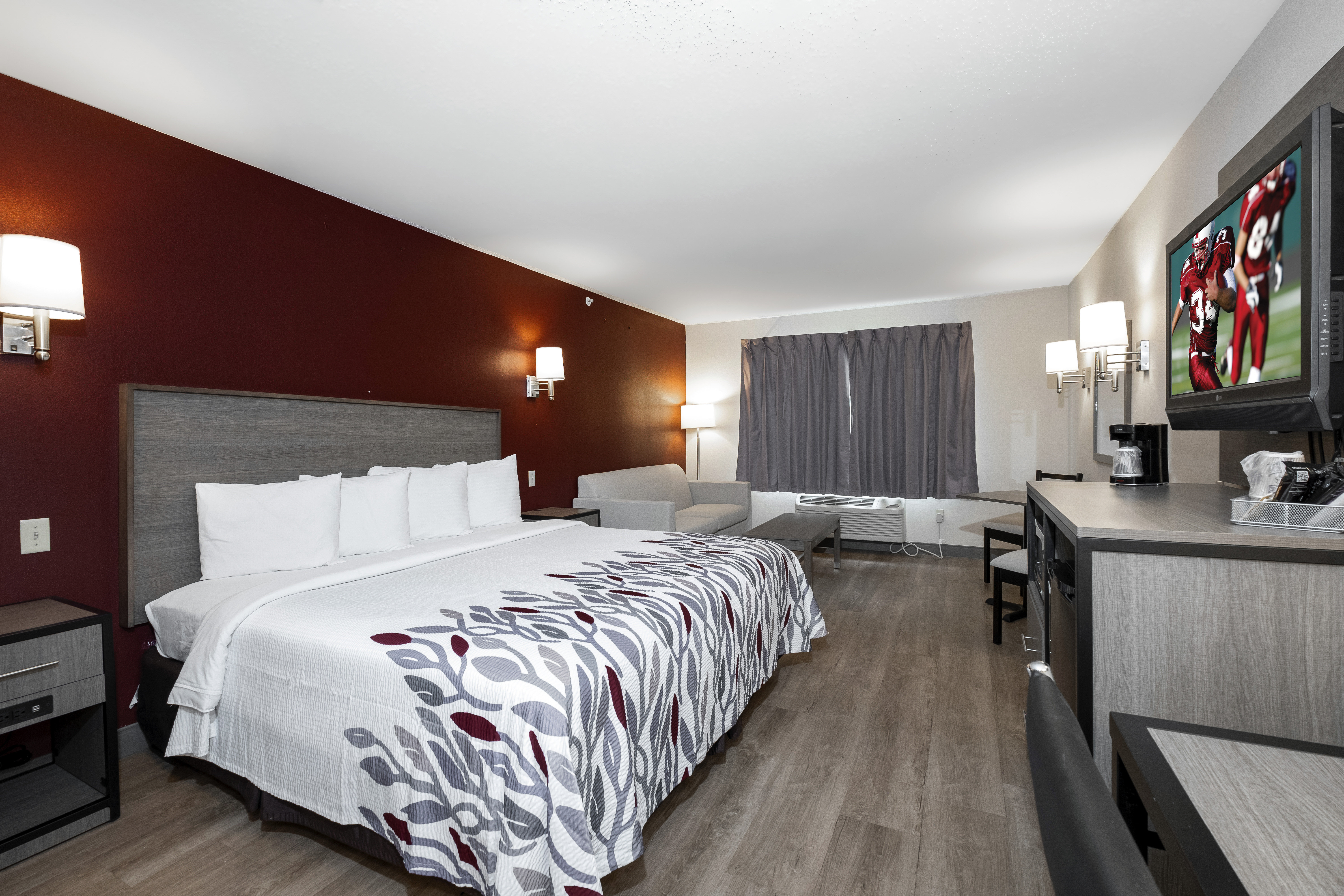 RED ROOF CLIFTON PARK-guestroom-King Suite jt 6.jpg