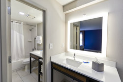  - Holiday Inn Express Downtown Nashville - I-40 & I-65, Exit 209