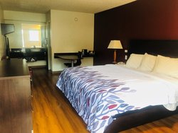  - Red Roof Inn Bridgeton - I-270, Exits 20B & 20C