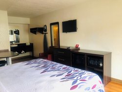  - Red Roof Inn Bridgeton - I-270, Exits 20B & 20C