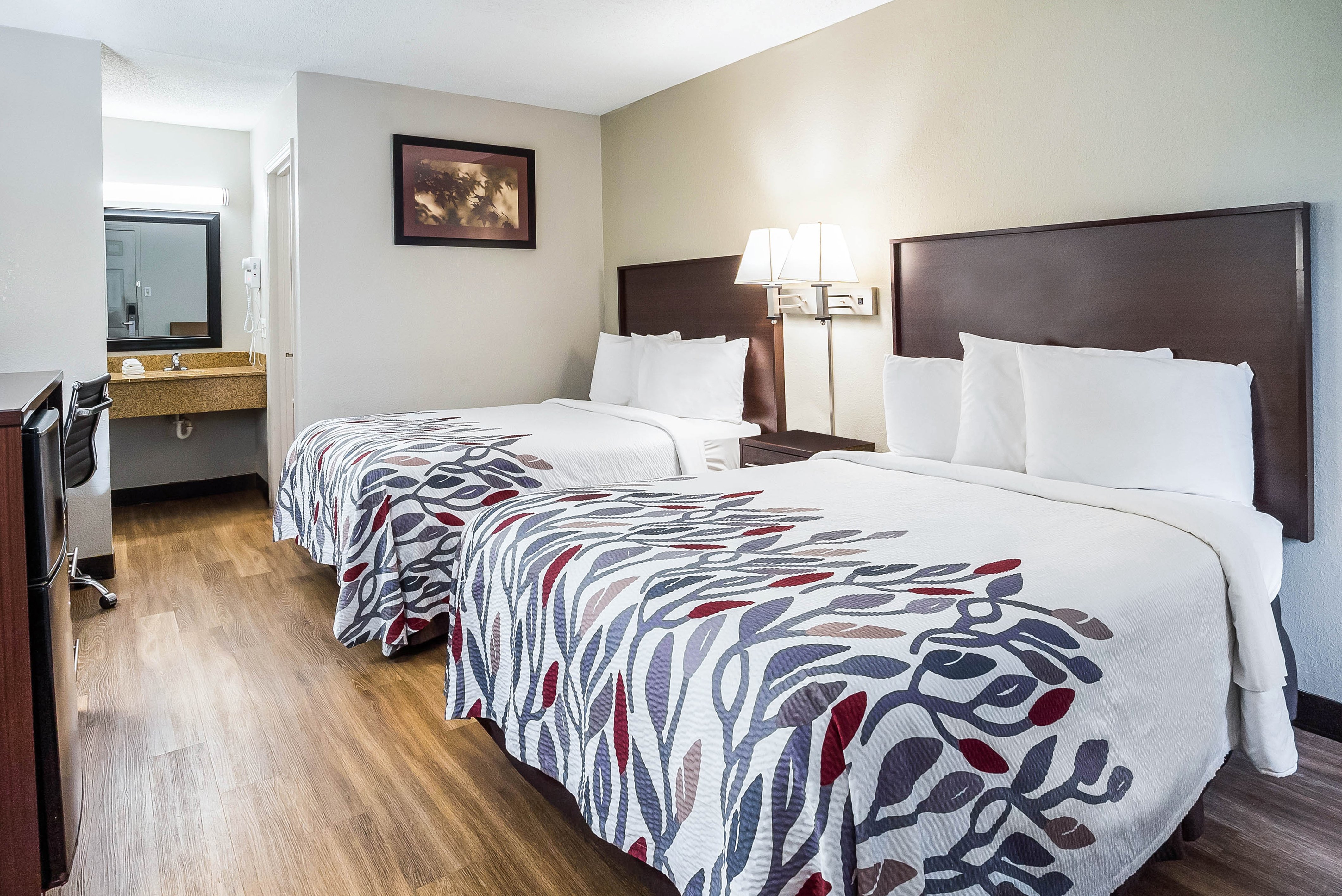 RED ROOF SPARTANBURG - I-26-guestroom-Double Room.jpg