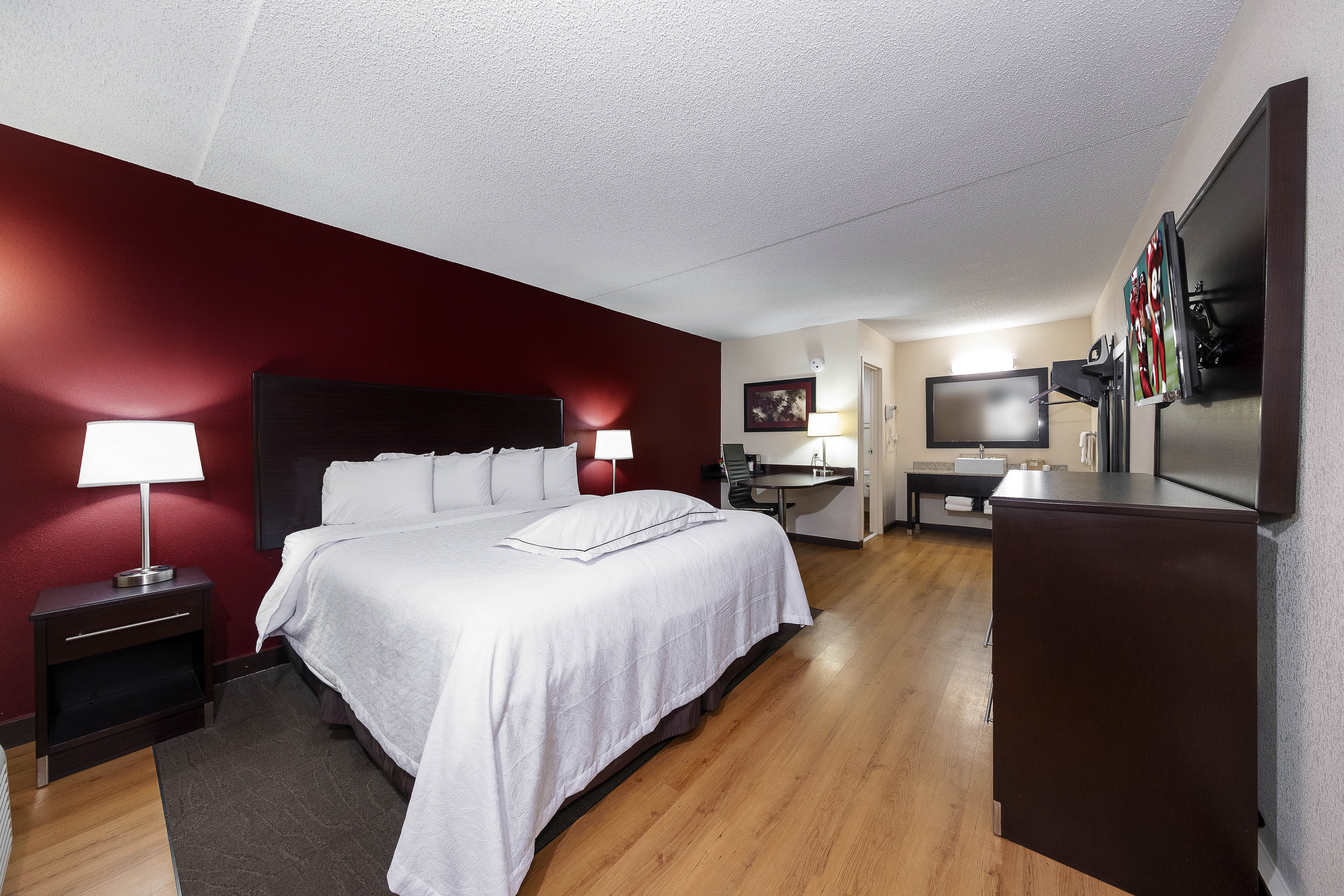 RED ROOF PLUS HUNTSVILLE-MADISON-guestroom-Premium King.jpg