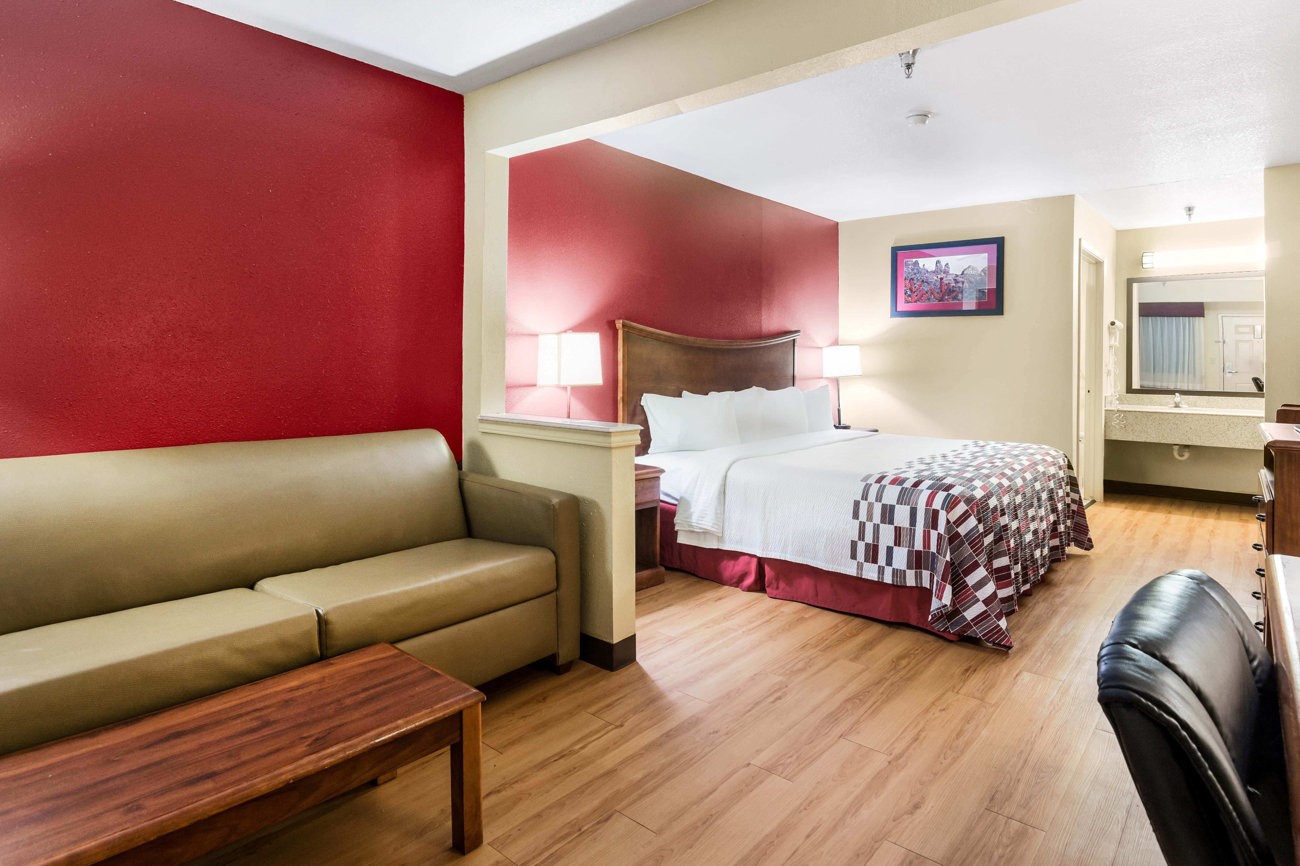 RED ROOF CONROE NORTH WILLIS-guestroom-King Suite.jpg