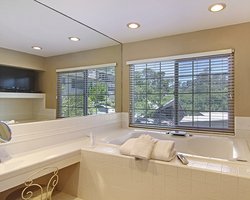  - Svendsgaards Inn Carmel