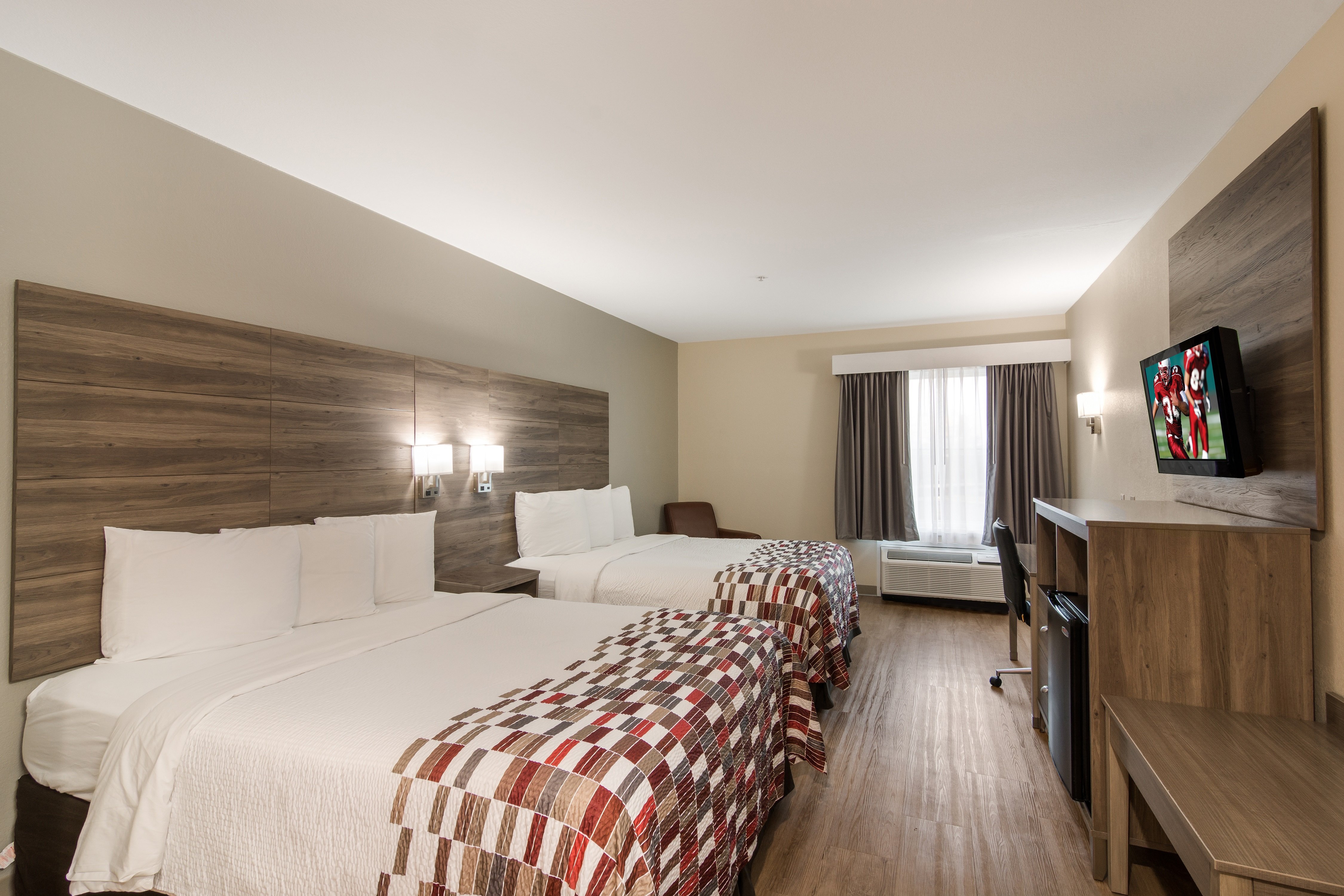 RED ROOF PANAMA CITY-guestroom-Deluxe 2 Queens.jpg