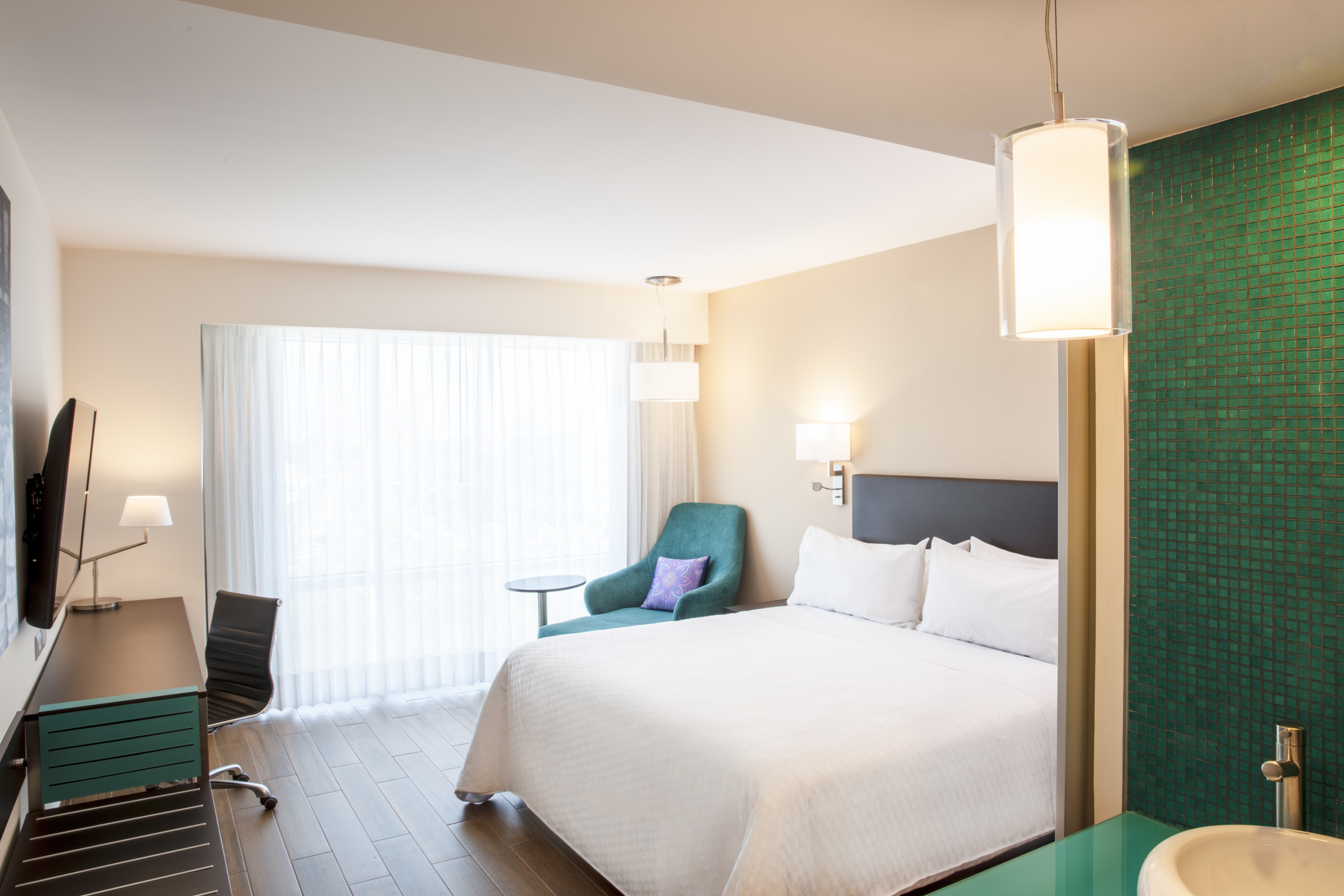FIESTA INN CELAYA GALERIAS-guestroom-Junior Suite y Accesible Room.jpg