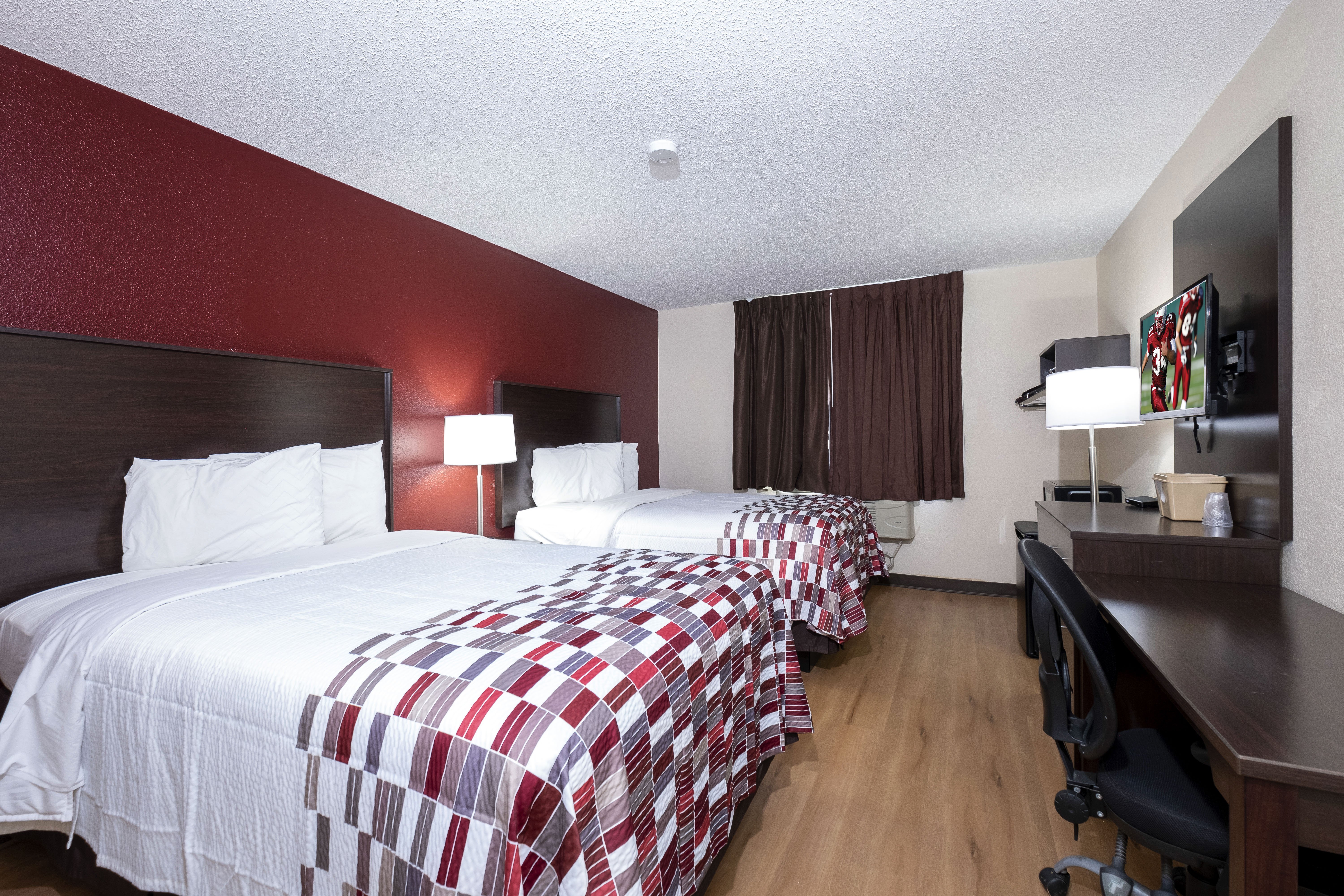 RED ROOF PORTSMOUTH, VA-guestroom-RRIDeluxe Double.jpg