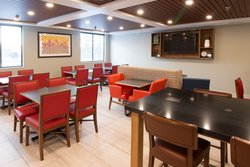  - Holiday Inn Express & Suites Worthington - I-90, Exit 43