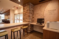  - Fairfield Inn & Suites by Marriott Glendale - I-43, Exit 80