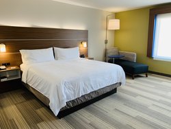  - Holiday Inn Express & Suites Moore - I-35, Exit 118