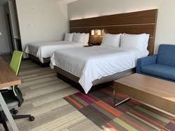  - Holiday Inn Express & Suites Moore - I-35, Exit 118